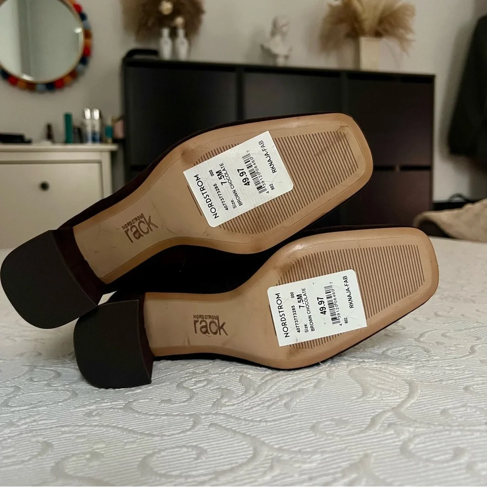 Nordstrom Rack Women's Naja Block Heel Bootie in Brown Chocolate- 7.5 - Picture 3 of 4